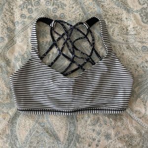 Lululemon Free to Be bra